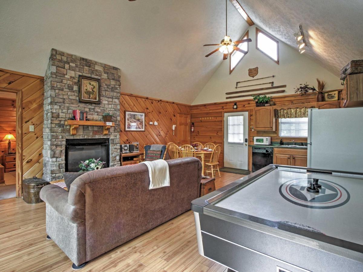 Idyllic Cabin With Hot Tub Less Than 2 Mi To Dollywood! Sevierville Dış mekan fotoğraf