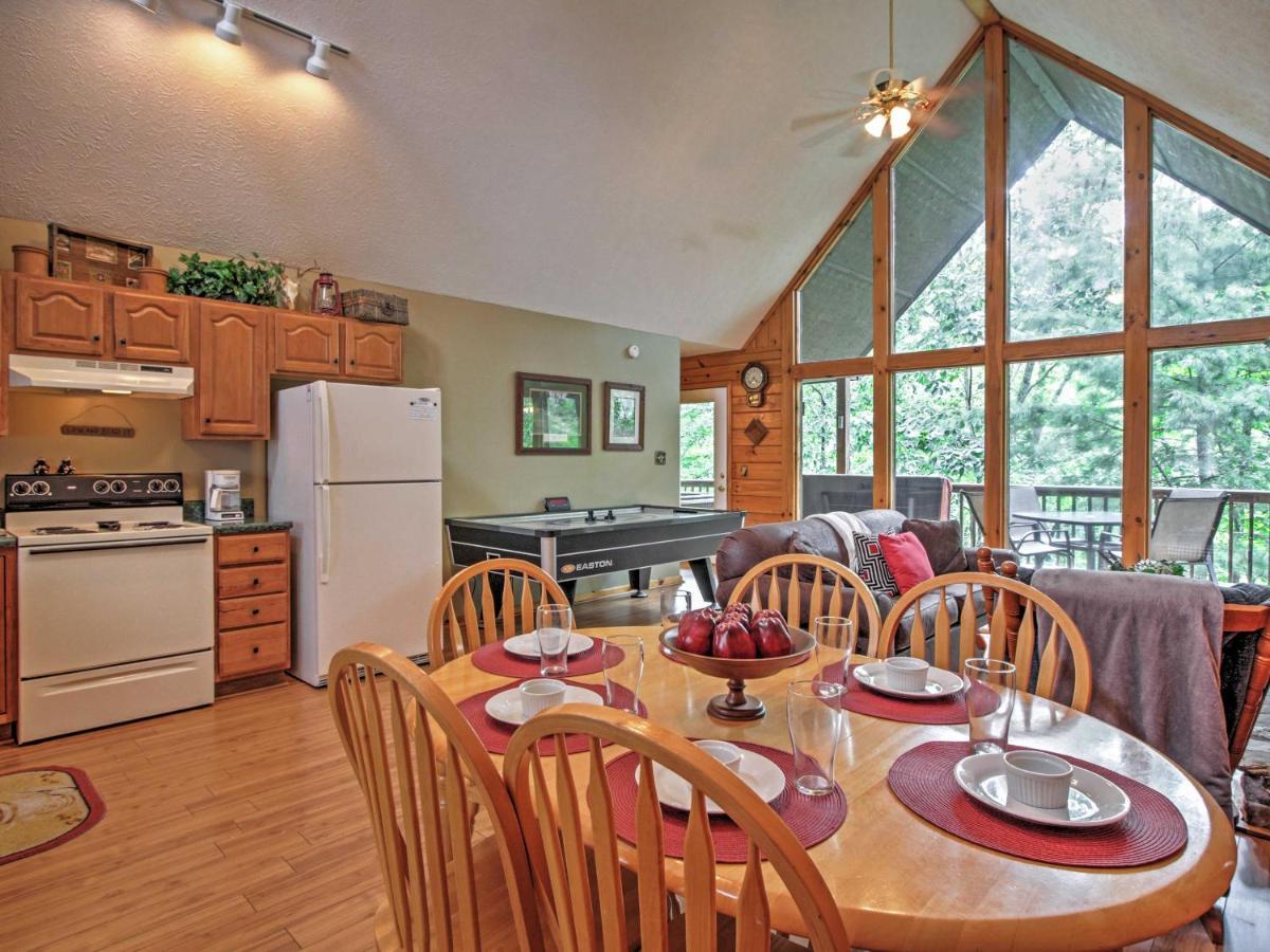 Idyllic Cabin With Hot Tub Less Than 2 Mi To Dollywood! Sevierville Dış mekan fotoğraf